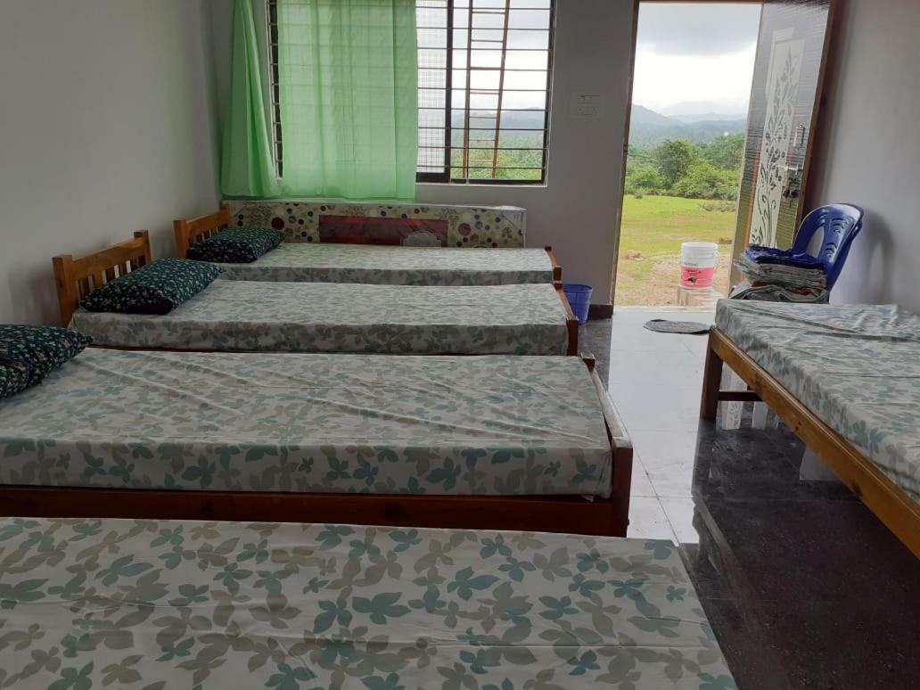 M G Cottage & Dormitory Gokarna  Exterior foto